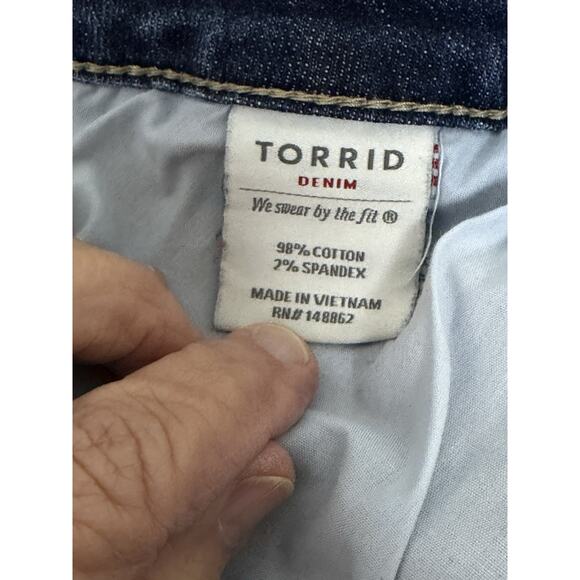 TORRID Distressed Hem Girlfriend Denim Jeans Plus Size 18R Cropped Preppy - Picture 15 of 16